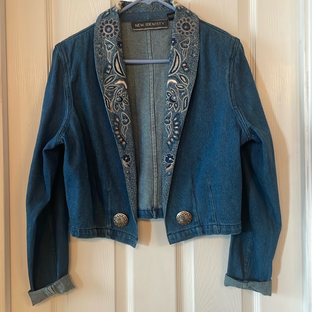 Bolero style denim jacket. SZ M